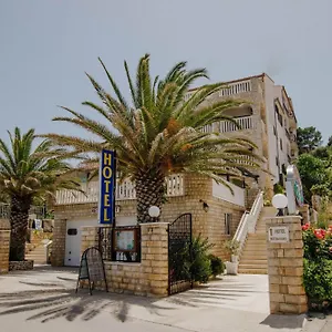 vila-tina.hotels-in-trogir.com/