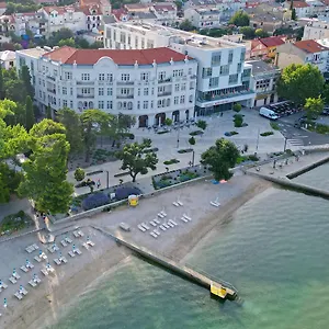 hotel-miramare.primorje-gorskikotar.com/